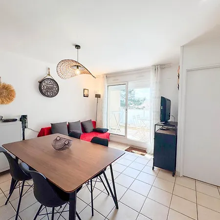 Les Pins D - Terrace - Within Walking Distance